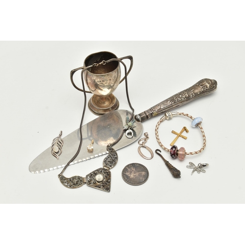 116 - A SMALL SELECTION OF ITEMS, to include a small silver trophy cup, hallmarked Birmingham, approximate... 