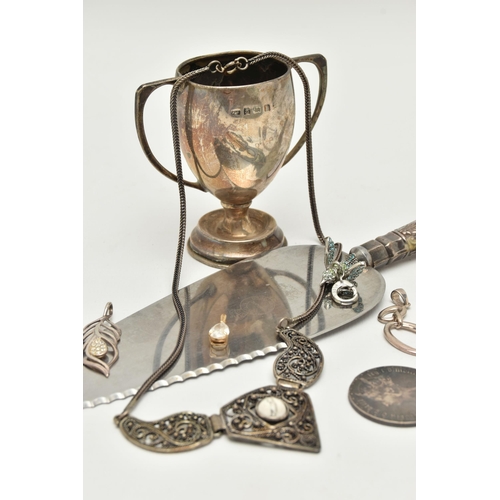 116 - A SMALL SELECTION OF ITEMS, to include a small silver trophy cup, hallmarked Birmingham, approximate... 