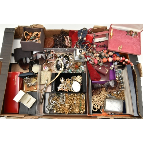 185 - A BOX OF ASSORTED COSTUME JEWELLERY AND ITEMS, to include beaded necklaces, bangles and bracelets, j... 