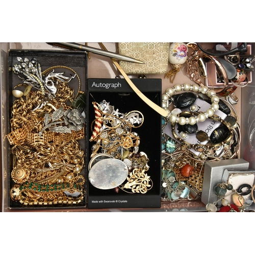 185 - A BOX OF ASSORTED COSTUME JEWELLERY AND ITEMS, to include beaded necklaces, bangles and bracelets, j... 