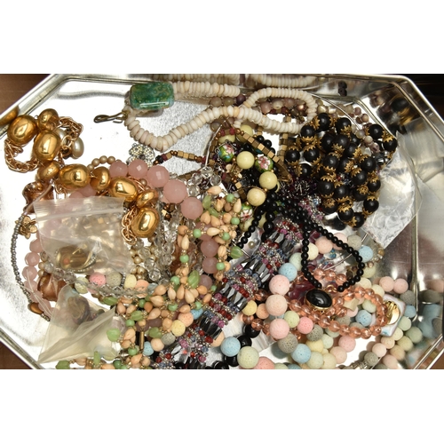 189 - A BOX OF ASSORTED COSTUME JEWELLERY, to include a garnet beaded necklace, a mother of pearl beaded n... 