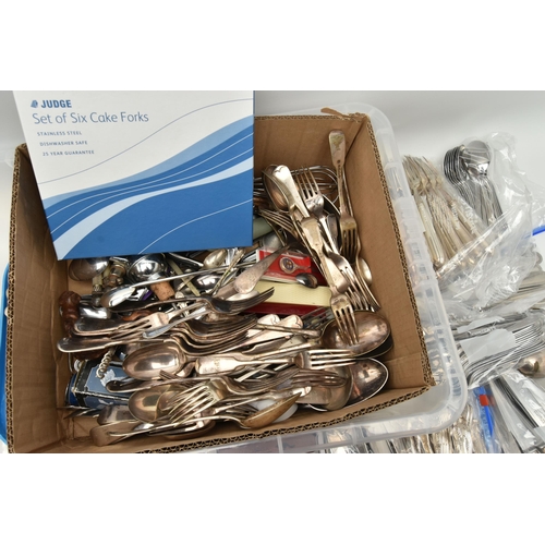 191 - A BOX OF ASSORTED LOOSE AND BOXED CUTLERY AND FLATWARE, ETC, to include silver plate and stainless s... 