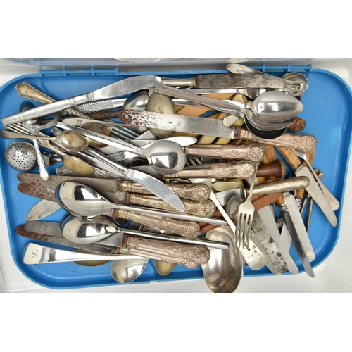 191 - A BOX OF ASSORTED LOOSE AND BOXED CUTLERY AND FLATWARE, ETC, to include silver plate and stainless s... 