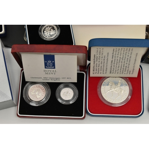 198 - A CARDBOARD BOX CONTAINING MAINLY UK COINAGE, to include 2006 Elizabeth 80th Birthday Crown Silver P... 