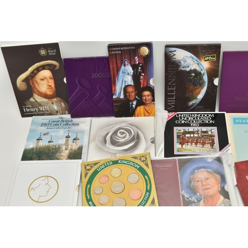 208 - A QUANTITY OF ROYAL MINT BU YEAR SETS, to include 25x Year and £5 and other carded coinage