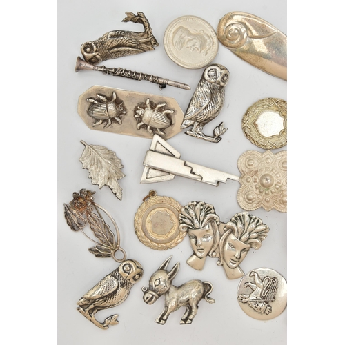 77 - A SELECTION OF WHITE METAL JEWELLERY, to include mainly brooches, including donkeys, owls, a marcasi... 