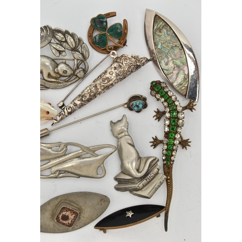 81 - A SELECTION OF JEWELLERY, to include a Danish Winger Tin brooch, a micro mosaic cross pendant, a tur... 