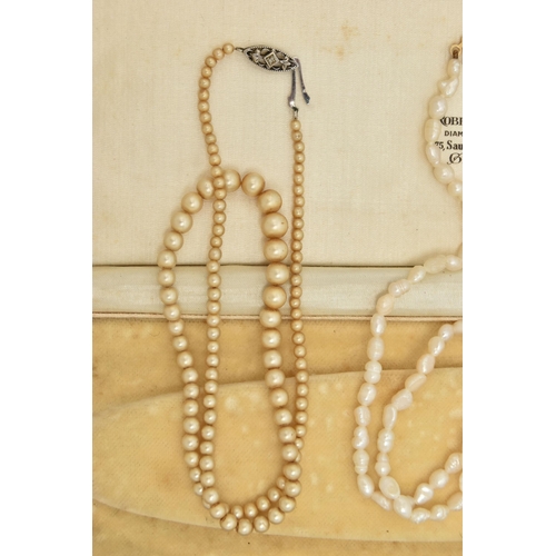 86 - A SELECTION OF CULTURED AND IMITATION PEARL NECKLACES, to include two graduated imitation pearl neck... 