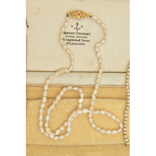 86 - A SELECTION OF CULTURED AND IMITATION PEARL NECKLACES, to include two graduated imitation pearl neck... 