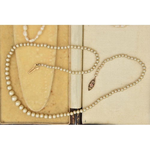 86 - A SELECTION OF CULTURED AND IMITATION PEARL NECKLACES, to include two graduated imitation pearl neck... 