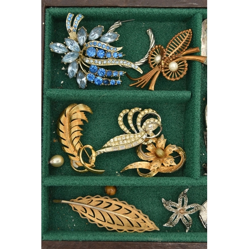 172 - A BOX OF COSTUME BROOCHES, to include a variety of brooches, a boxed white metal imitation pearl rin... 