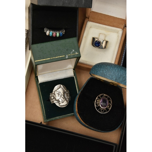 176 - A BOX OF SILVER AND WHITE METAL JEWELLERY, to include a boxed 1977 silver jubilee commemorative pend... 