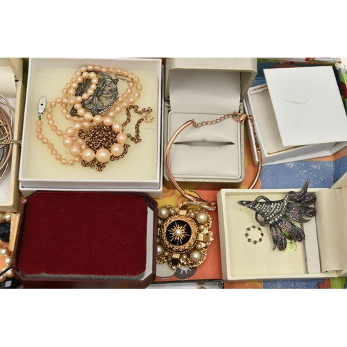 177 - A BOX OF ASSORTED COSTUME JEWELLERY, to include a silver green chalcedony cabochon bangle, hallmarke... 