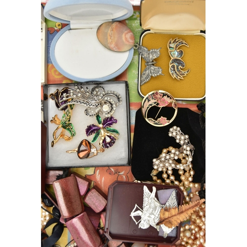 177 - A BOX OF ASSORTED COSTUME JEWELLERY, to include a silver green chalcedony cabochon bangle, hallmarke... 