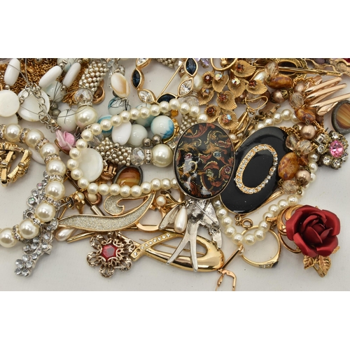 227 - A COLLECTION OF COSTUME JEWELLERY, to include a paste Scottish thistle brooch, together with a pair ... 