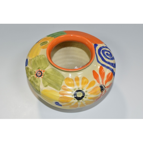 325 - A CLARICE CLIFF 'CATONA' DESIGN RIBBED VASE, Bizarre range by Clarice Cliff - Newport Pottery - Engl... 