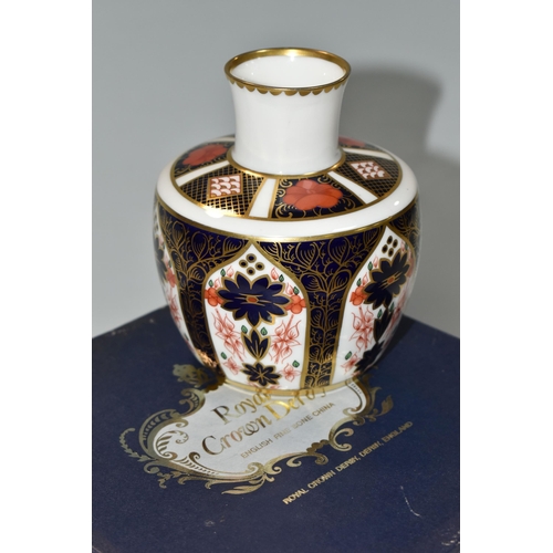 356 - A BOXED ROYAL CROWN DERBY 'IMARI' 1128 PATTERN VASE, date cypher 1989 (1 + box) (Condition Report: b... 