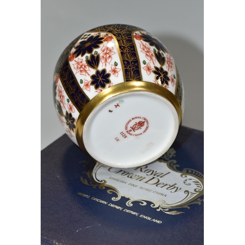 356 - A BOXED ROYAL CROWN DERBY 'IMARI' 1128 PATTERN VASE, date cypher 1989 (1 + box) (Condition Report: b... 