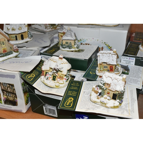 386 - TWENTY ONE BOXED LILLIPUT LANE SCULPTURES FROM VARIOUS SNOW COVERED COLLECTIONS, all with deeds, com... 