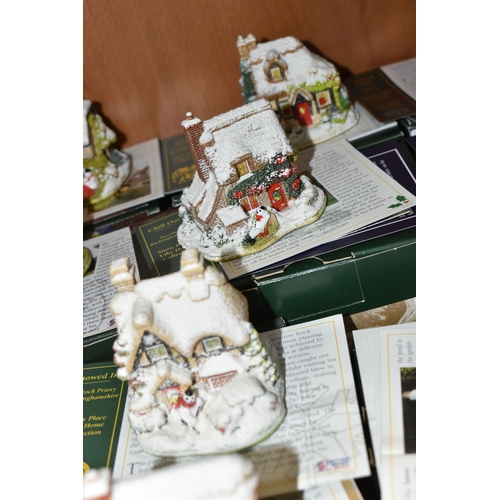 386 - TWENTY ONE BOXED LILLIPUT LANE SCULPTURES FROM VARIOUS SNOW COVERED COLLECTIONS, all with deeds, com... 