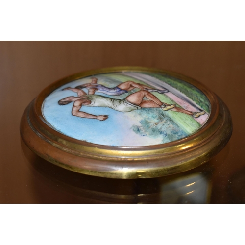 404 - AN EARLY 20TH CENTURY SPORTING  ENAMEL PLAQUE DEPICTING TWO MALE ATHLETES IN A SPRINT, brass coated ... 