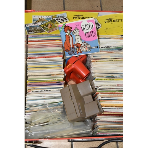 417 - A BOX CONTAINING A LARGE QUANTITY OF VIEW-MASTER REELS / PICTURES AND TWO GAF 3D VIEWERS, approximat... 