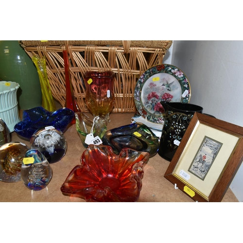 493 - AN ASSORTMENT OF LOOSE ART GLASS, PAPERWEIGHTS, PICTURES AND DECORATIVE CERAMICS to include four spi... 