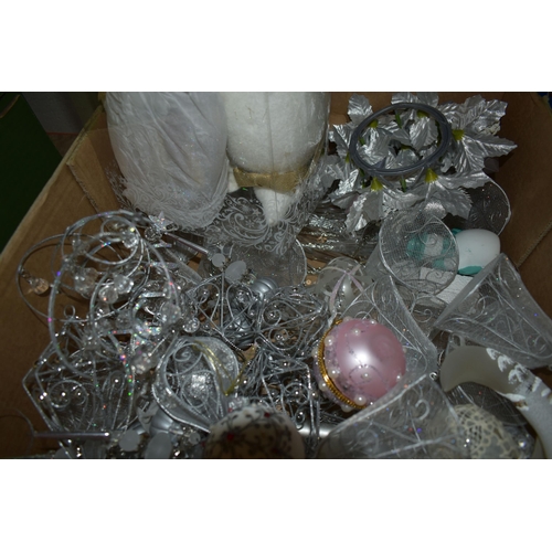 534 - ONE BOX AND LOOSE CHRISTMAS DECORATIONS to include two large boxed White Company glass baubles, a bo... 