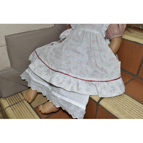 545 - AN ANNETTE HIMSTEDT 'NEBLINA' ARTIST'S DOLL, early 1990s, the soft bodied vinyl doll wearing a dusky... 