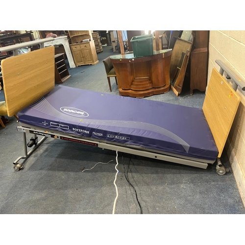 1390 - AN INVACARE MEDICAL BED, with softform premier mattress (condition report: untested)