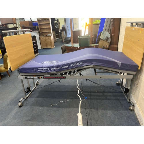 1390 - AN INVACARE MEDICAL BED, with softform premier mattress (condition report: untested)