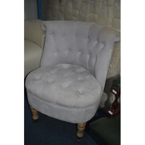 1359 - A MODERN UPHOLSTERED BUTTONED BEDROOM CHAIR (condition report: slightly dirty)