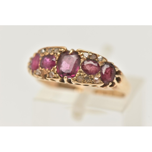 11 - AN EARLY 20TH CENTURY, 18CT GOLD RUBY AND DIAMOND RING, designed as a row of five alternating set, o... 