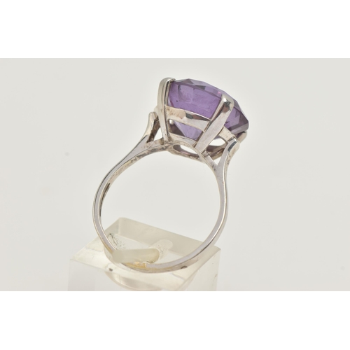 45 - A GEM SET RING, a 9ct white gold mount four prong set with a large circular cut synthetic sapphire, ... 