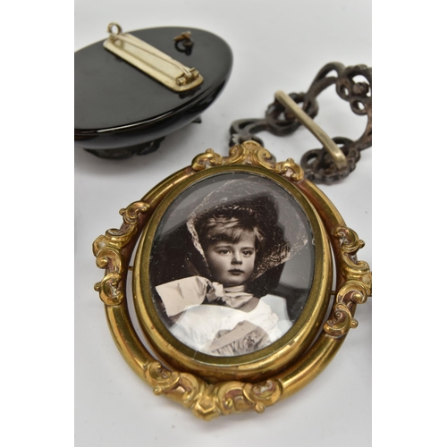 108 - A COLLECTION OF LATE 19TH CENTURY AND EARLY 20TH CENTURY BROOCHES, to include a large swivel memoria... 
