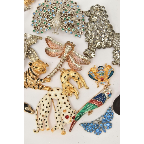 111 - ASSORTED BROOCHES, to include a large paste set spider, paste set poodle, tiger, cat, parrot, snake,... 