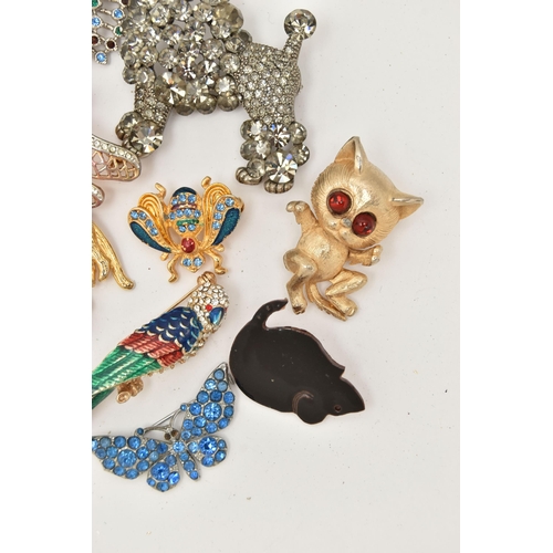 111 - ASSORTED BROOCHES, to include a large paste set spider, paste set poodle, tiger, cat, parrot, snake,... 