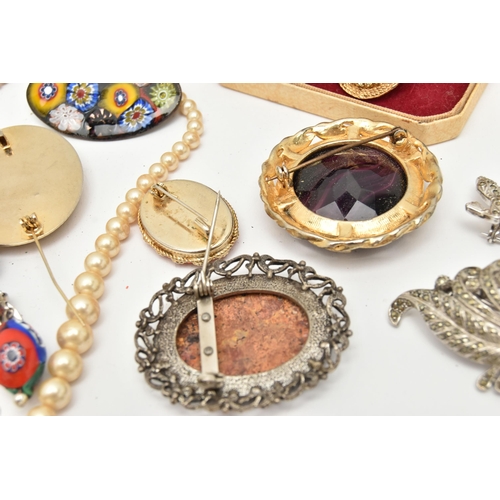 113 - ASSORTED COSTUME JEWELLERY, to include a boxed pair of toggle back cufflinks in the form of hats, th... 
