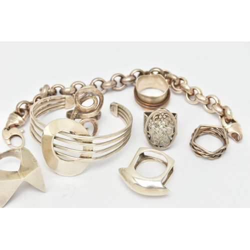 93 - AN ASSORTMENT OF SILVER AND WHITE METAL JEWELLERY, to include a large silver belcher chain bracelet,... 