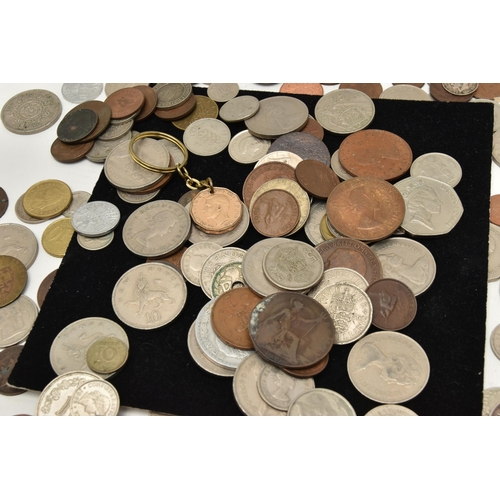 173 - A SMALL TRAY CONTAINING MIXED COINS