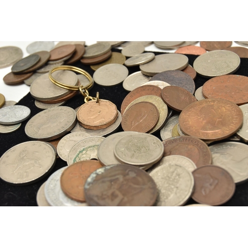 173 - A SMALL TRAY CONTAINING MIXED COINS