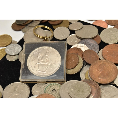 173 - A SMALL TRAY CONTAINING MIXED COINS