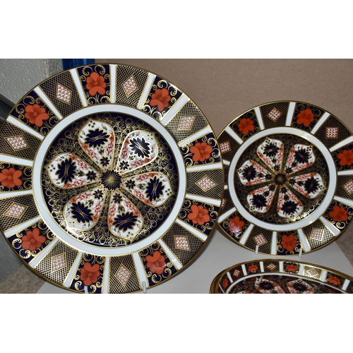 347 - FOUR PIECES OF ROYAL CROWN DERBY 1128 IMARI TEA/DINNER WARE, comprising a small oval tray, measuring... 