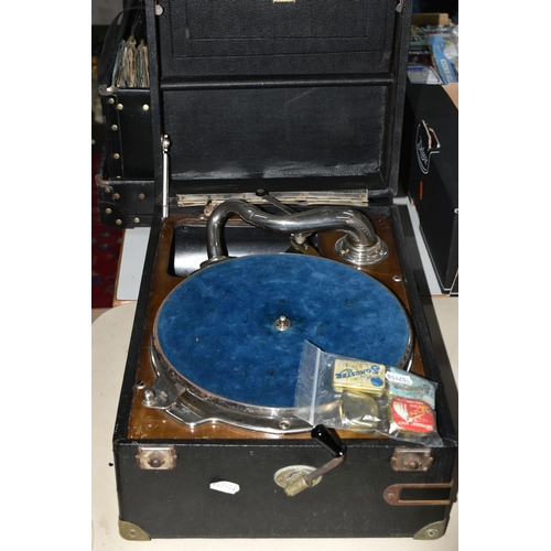 359 - AN APOLLO GRAMOPHONE PLAYER AND COLLECTION OF 78RPM GRAMOPHONE RECORDS, comprising an Apollo table t... 