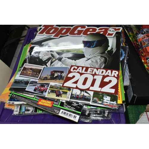 362 - TWO BOXES AND LOOSE TOPPS AND TOP GEAR COLLECTABLE CARDS, to include three Top Gear trading card cas... 