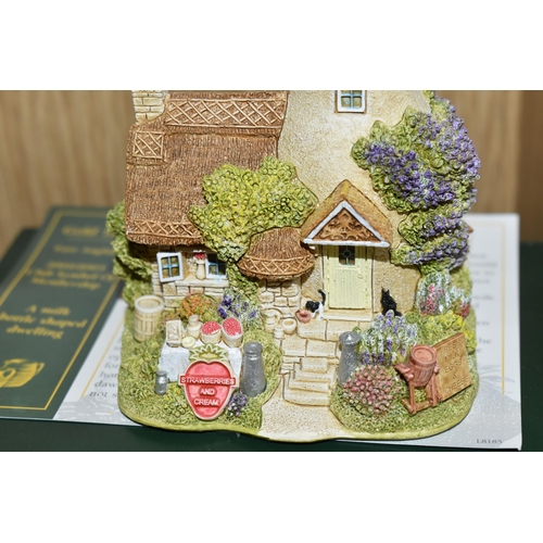 399 - TWENTY SIX LILLIPUT LANE SCULPTURES, collectors club and anniversary pieces, most with deeds and box... 