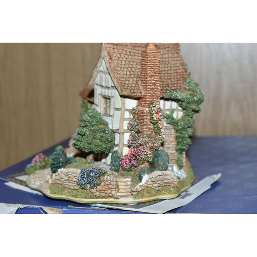 399 - TWENTY SIX LILLIPUT LANE SCULPTURES, collectors club and anniversary pieces, most with deeds and box... 