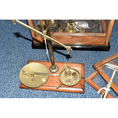 429 - A COLLECTION OF SCIENTIFIC AND MEASURING DEVICES to include a Stanton C.B.4 chemical balance in orig... 