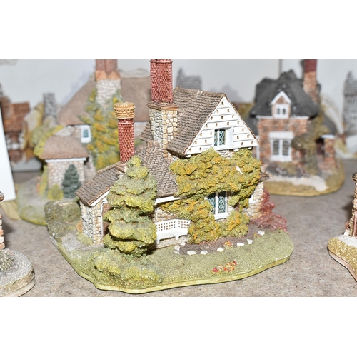 442 - THREE BOXES AND LOOSE LILLIPUT LANE BLAISE HAMLET COLLECTION, ETC, to include fourteen Lilliput Lane... 