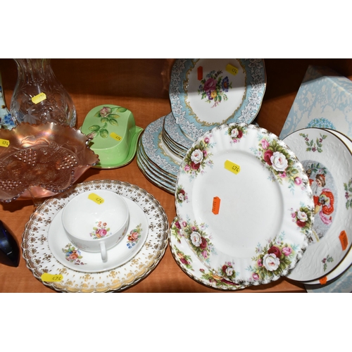 474 - A GROUP OF CERAMICS AND GLASSWARE, comprising six Royal Albert 'Enchantment' pattern dinner plates a... 